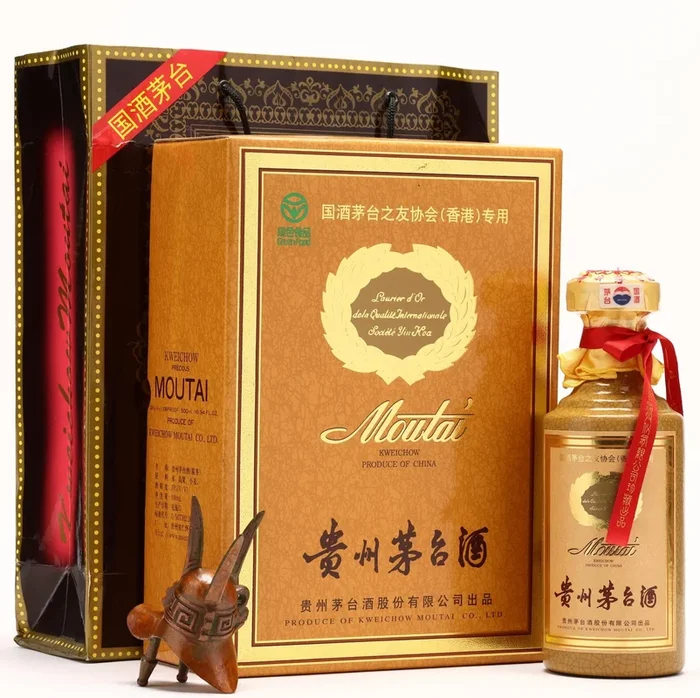 Kweichow Moutai Precious Series Golden Dragon Ceramic Decanter Box Set 2001 500ml 53%