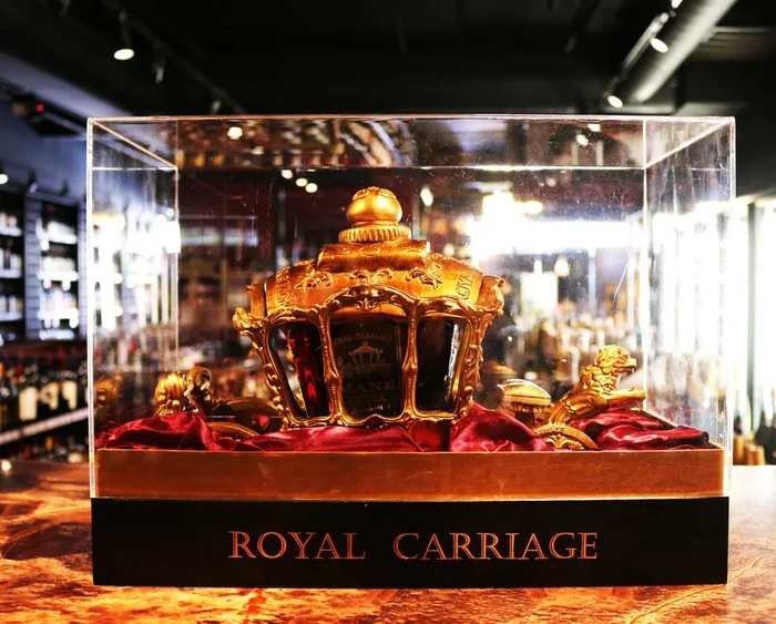 ROYAL CARRIAGE MANE BRANDY EXTRA ARMENIA 30YR 750ML