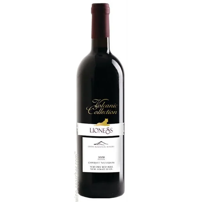 Volcanic Collection Lioness Semi Dry Red (750ml)
